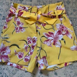 🧡3/15 7th Avenue Design Studio Belted Yellow Floral Bermuda Shorts Women's 4